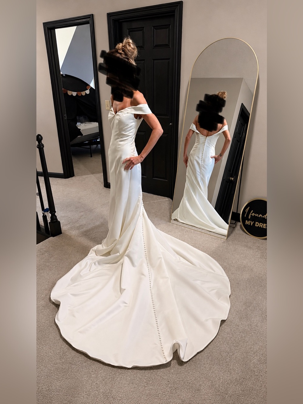 NWOT David’s Bridal Off-Shoulder Ivory Timeless Bridal Gown with Train Size 0